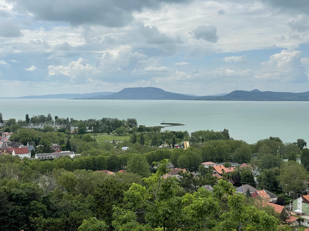 Balatonu część południowa – Węgierskie Morze - Panorama na zachód i Gulacs